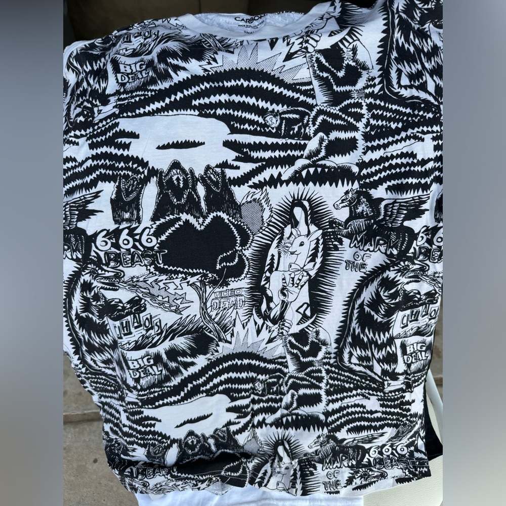 Graphic graffiti tee.